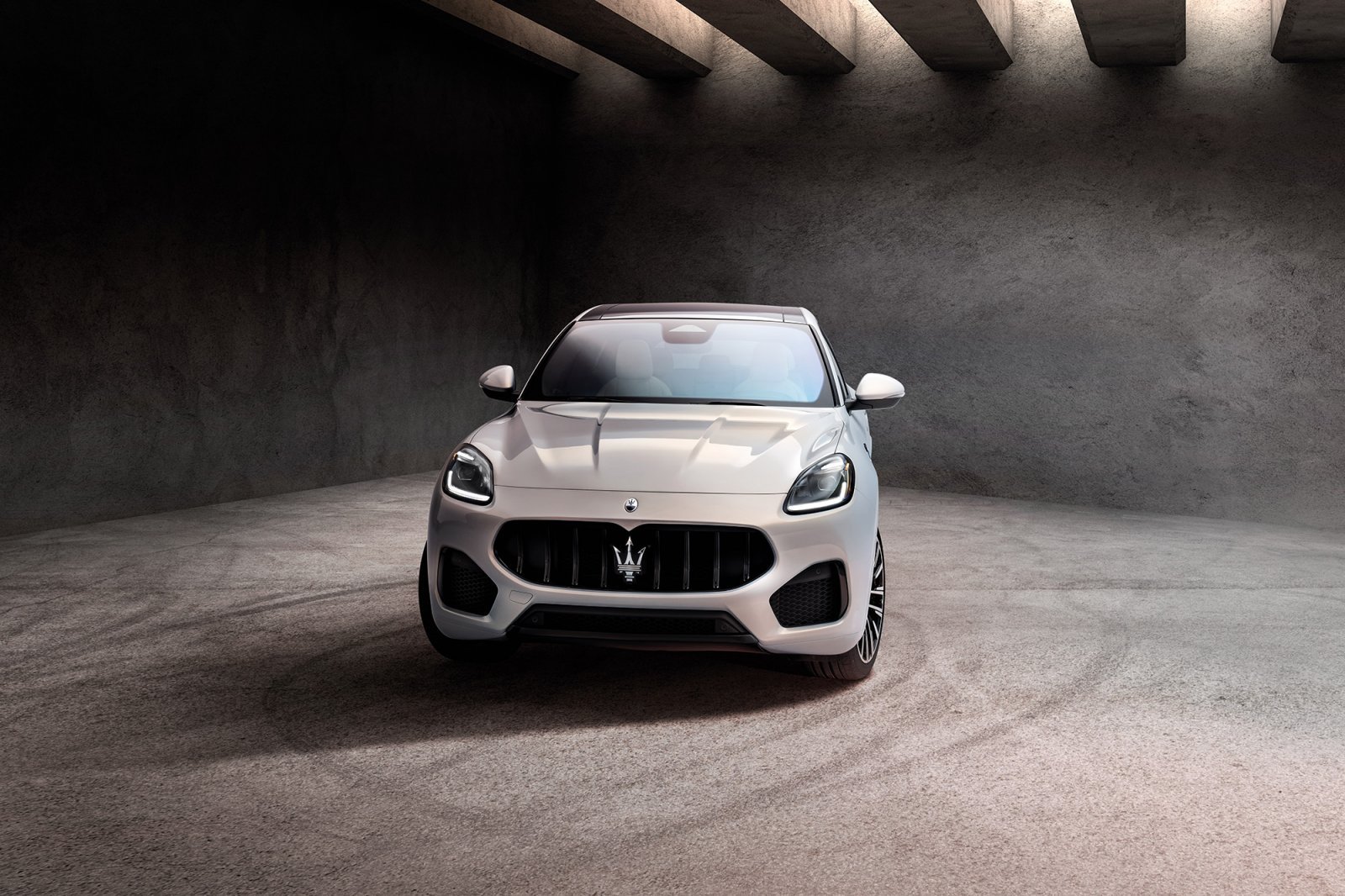 MaseratiGrecaleビアンコアストロ.jpg