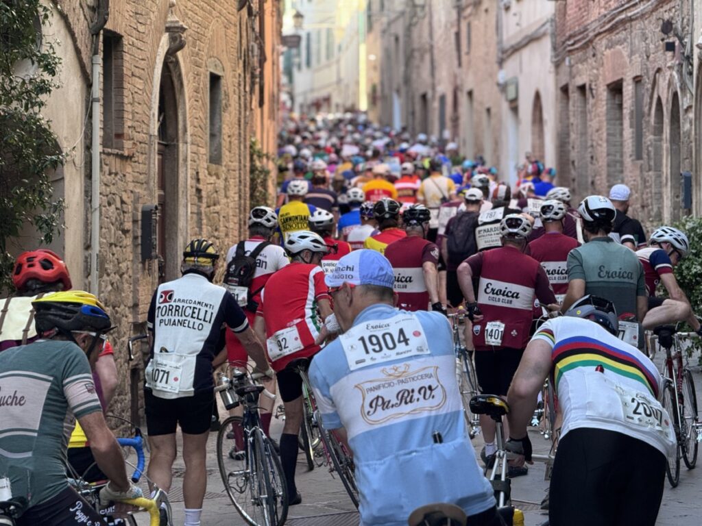 マルコ・ファバロさんがイタリアからお届け!トスカーナを行く「エロイカ・モンタルチーノ」リポート | Bicycle Club マルコ・ファバロさんがイタリアからお届け!トスカーナを行く「エロイカ・モンタルチーノ」リポート | Bicycle Club