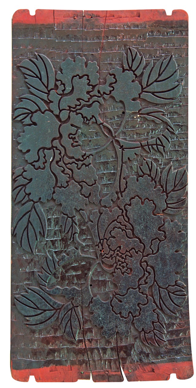 carved wooden block featuring floral patterns　紅板染の型板