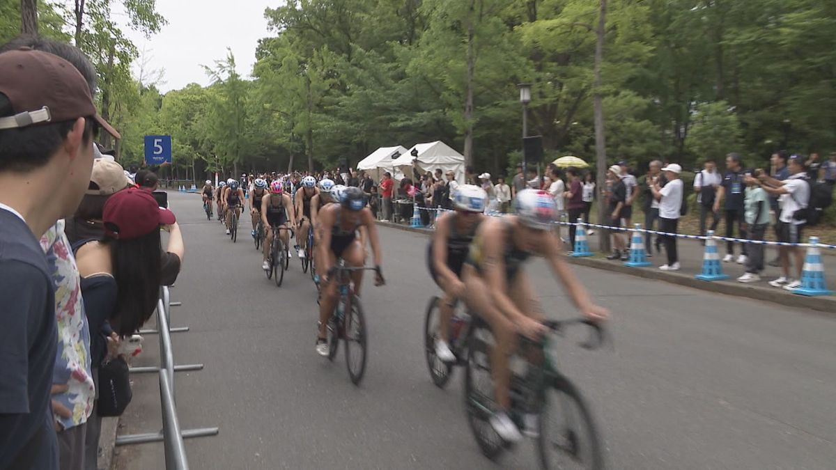 世界的にも珍しい「城のお堀」を泳ぐ 大阪城公園でトライアスロン大会開催 トップ選手109人出場