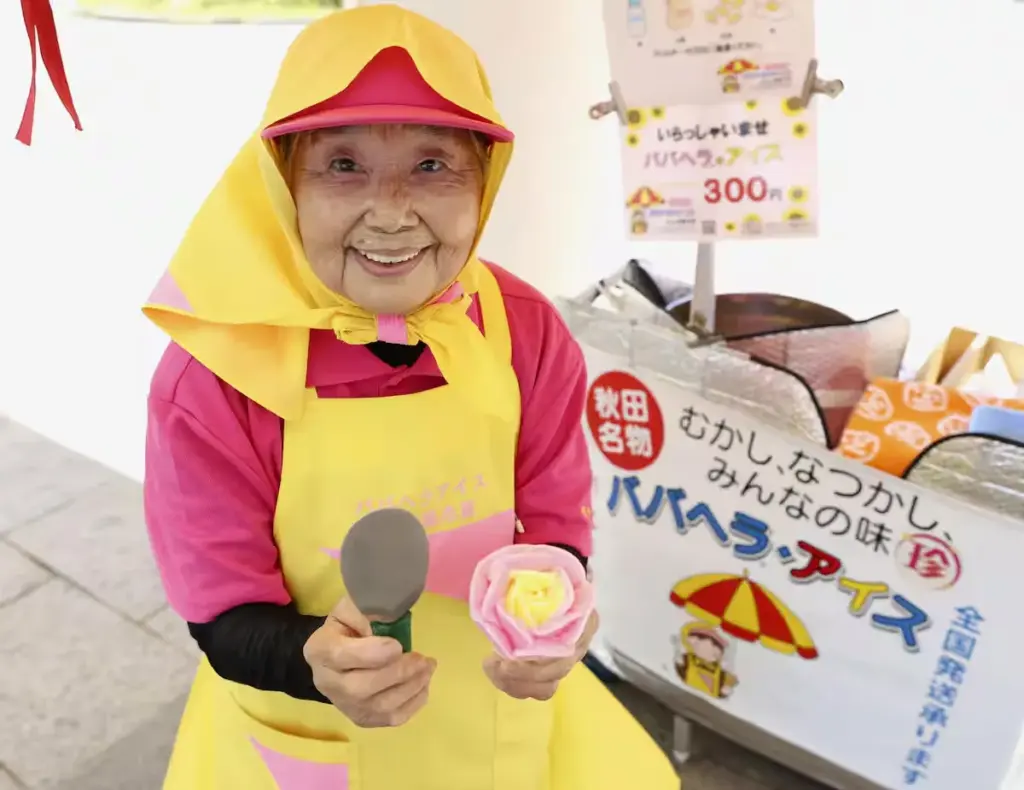おばあちゃんが夏に咲かせるアイスの花、SNS注目 秋田名物「ババヘラ」最高齢は89歳 | JAPAN Forward 4QO57OTF7NPCXJJOEVVWM6QWTU