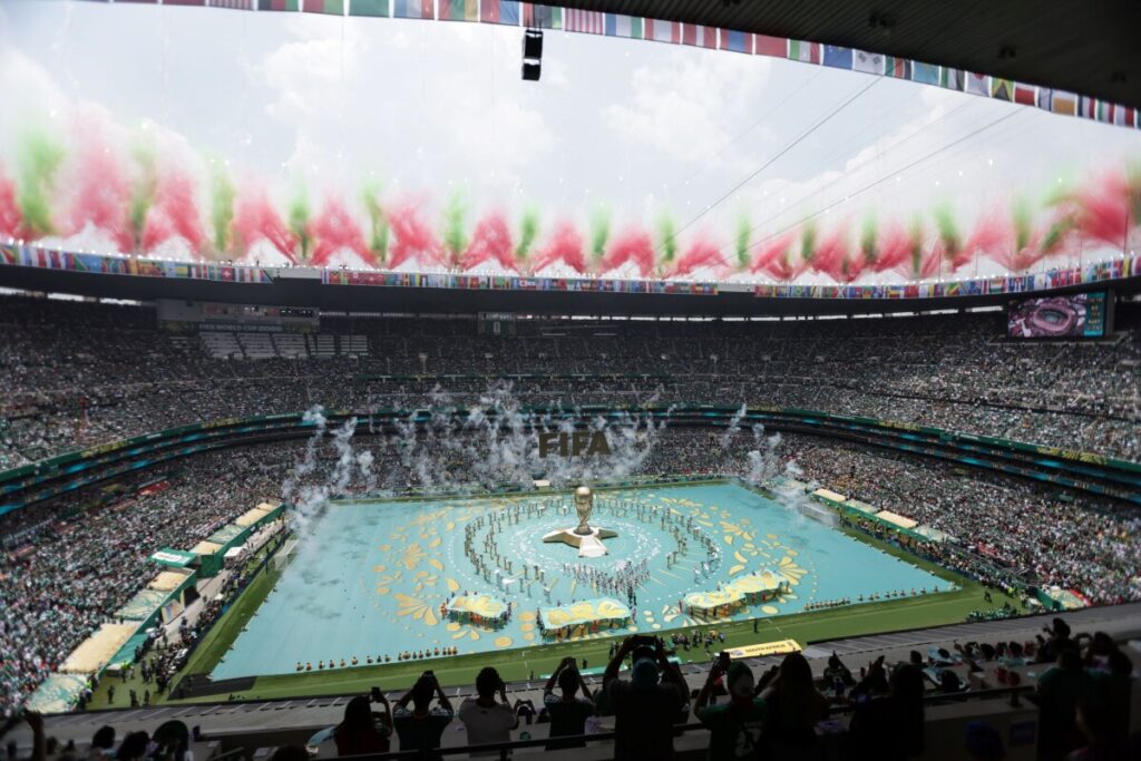 W杯メキシコ戦の口ひげサポーター、一部批判も「最もメキシコらしい韓国人」と人気に=韓国ネットも好意的 W杯メキシコ戦の口ひげサポーター、一部批判も「最もメキシコらしい韓国人」と人気に=韓国ネットも好意的