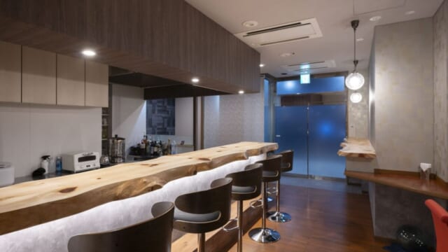伊勢の夜時間を満喫できる！三重の地酒や夜食も楽しめるバー「紺碧」がオープン｜伊勢パールピアホテル | TABIZINE～人生に旅心を～