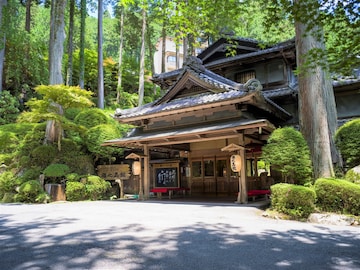 【岐阜県の人気ホテル】「下呂温泉 湯之島館」は昭和初期の建築美と名湯を堪能できる宿