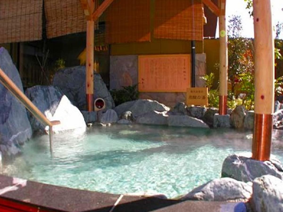 【愛知県の人気スーパー銭湯】「極楽湯 豊橋店」は深夜2時まで楽しめる多彩な露天風呂とロウリュウ熱波サウナが自慢の施設
