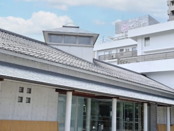 【鳥取温泉の人気ホテル】「観水庭こぜにや」は、鳥取駅徒歩圏内で源泉かけ流しの湯と旬の味覚を堪能できる城下町の隠れ湯