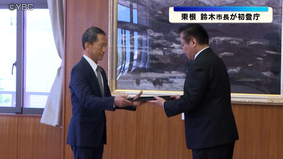 「身の引き締まる思い」 現職の死去に伴う東根市長選挙で初当選の新市長が初登庁 山形県東根市