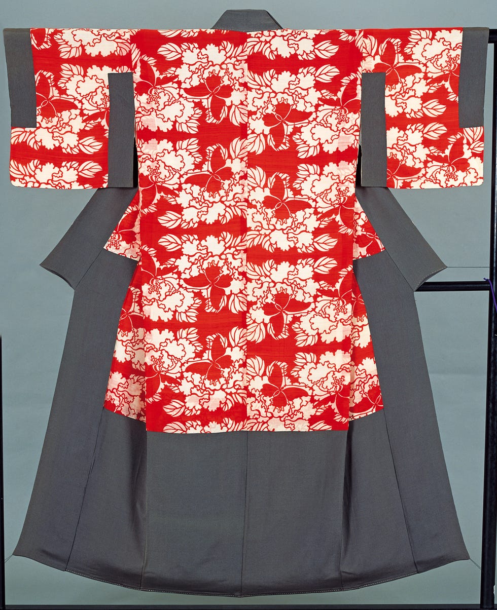 traditional japanese kimono displayed on a stand　高崎の紅板染