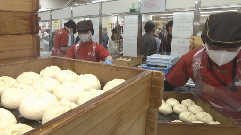 開店10分で90分待ち!?「551の豚まん」期間限定販売に大行列　岡山高島屋 | KSBニュース | KSB瀬戸内海放送