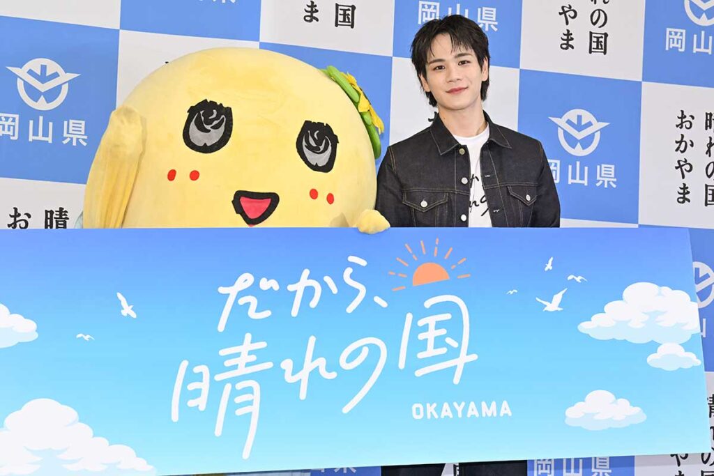 イベントに登壇したふなっしー（左）とJO1の豆原一成【写真：ENCOUNT編集部】
