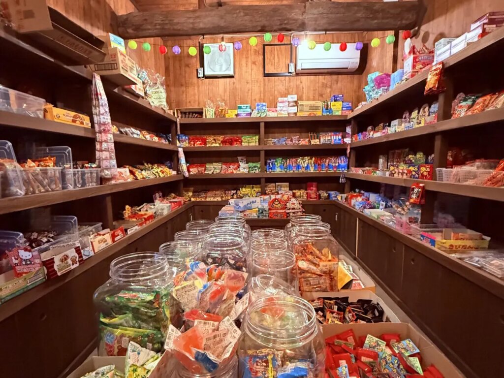【高知市】帯屋町商店街のすぐそばに「まちの駄菓子屋」がオープン!隠れ家的な雰囲気がステキ♪ | 号外NET 高知市 【高知市】帯屋町商店街のすぐそばに「まちの駄菓子屋」がオープン!隠れ家的な雰囲気がステキ♪ | 号外NET 高知市