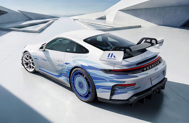 ▲911 GT3アルティザンエディションは911 GT3の卓越したサーキット性能と日本の職人技の繊細な精密さを高度に融合させたことが特徴