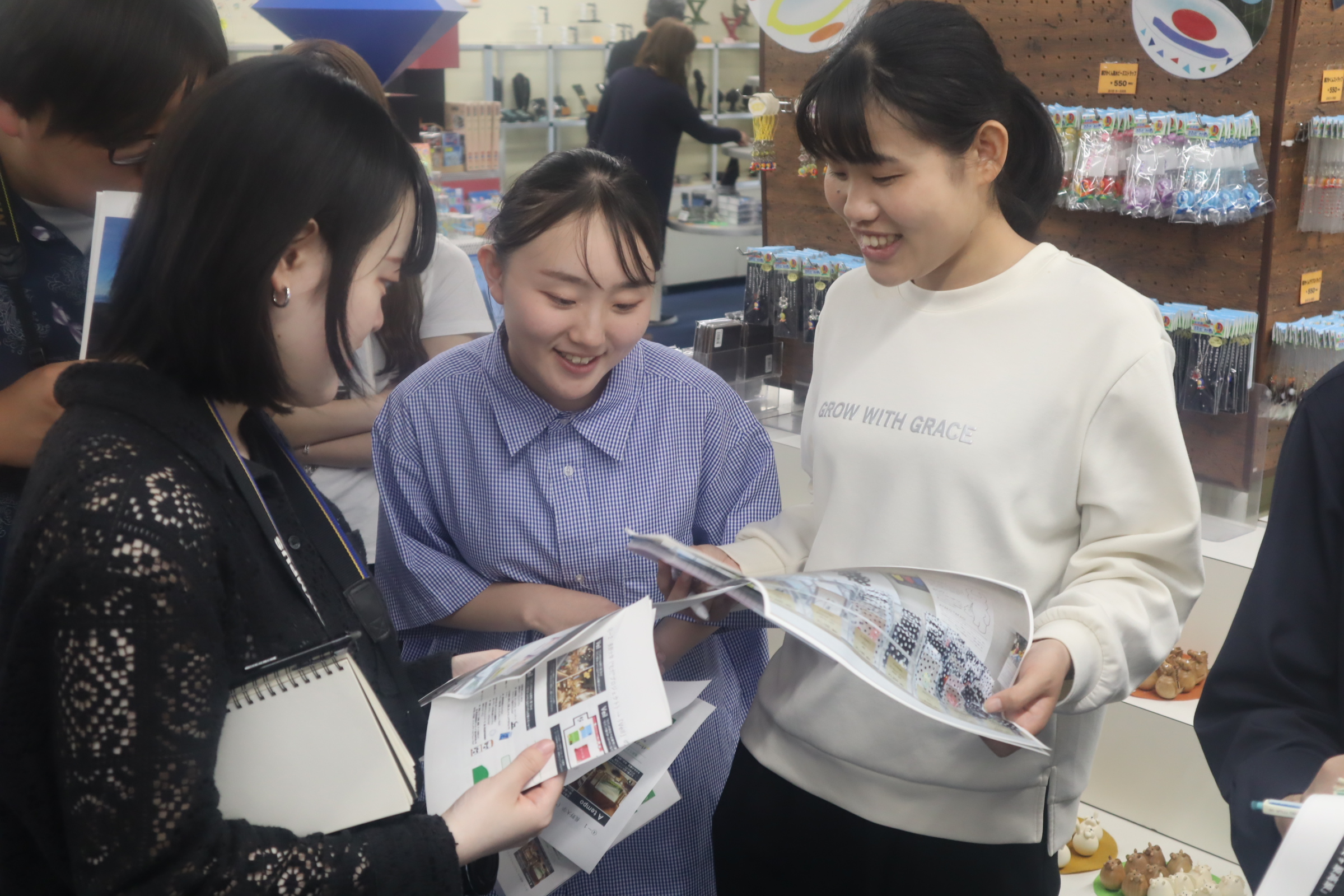 長野大学・森俊也教授のゼミ生「森とゆかいな仲間たち」がフジランドと協働で「道の駅・美ヶ原高原」の魅力創出に向けた事業を展開 ― ショップコーナーの設置や施策を提案(信州上田学事業)