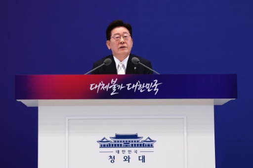 South Korea should not give up on North's denuclearisation-- president