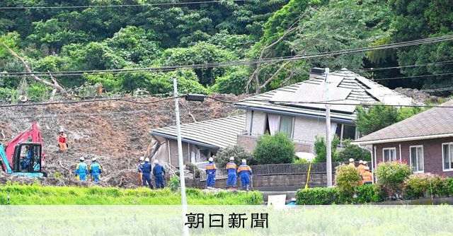 裏山が崩れて住宅が倒壊、男性1人行方不明　3人けが　山口・平生 [山口県]：朝日新聞