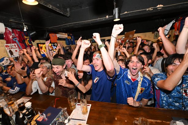 サッカーＷ杯  沖縄からも未明のエール　ブラジル戦、一進一退に歓声