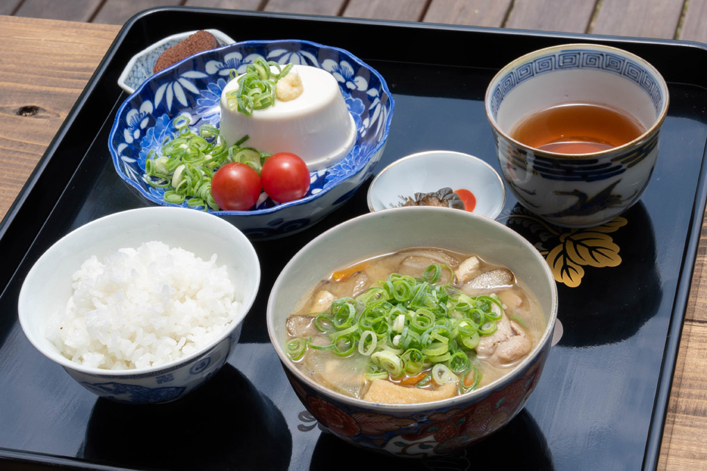 「カフェ＆ギャラリー 伊助」　まりちゃんの豚汁セットの画像
