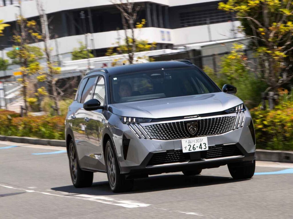 プジョー 5008の「小さな電動化エンジン」と「斬新なデザイン」で見せる、ドイツ製SUVにはない独自の価値と魅力【試乗】（Webモーターマガジン） | 自動車情報・ニュース - carview!