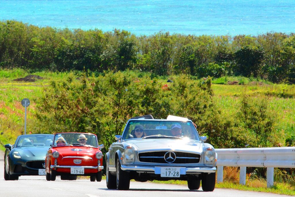 クラシックな愛車とともに、沖縄を島巡りするクラシックカーラリーに密着【ジーロ・デッリゾラ沖縄|Giro dell’Isola OKINAWA 2026】(くるくら) | 自動車情報・ニュース クラシックな愛車とともに、沖縄を島巡りするクラシックカーラリーに密着【ジーロ・デッリゾラ沖縄|Giro dell’Isola OKINAWA 2026】(くるくら) | 自動車情報・ニュース