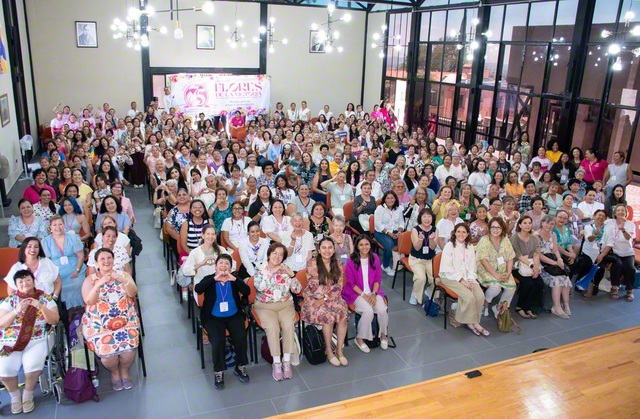 にぎやかに開催されたメキシコ婦人部・女子部合同研修会（5月31日、バヒオ会館で）