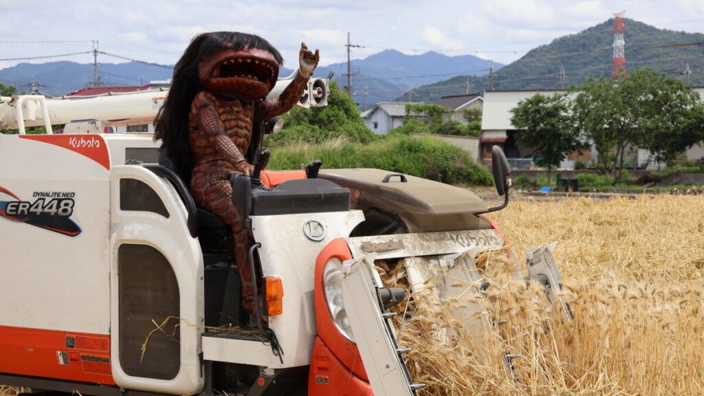 KITTE大阪にガジロウもやってくる!福崎町「もちむぎ」PRイベントへGO!甲南大生が魅力を全力発信 |いいものタウン – 兵庫県まんなか地域のニュースメディア KITTE大阪にガジロウもやってくる!福崎町「もちむぎ」PRイベントへGO!甲南大生が魅力を全力発信 |いいものタウン - 兵庫県まんなか地域のニュースメディア