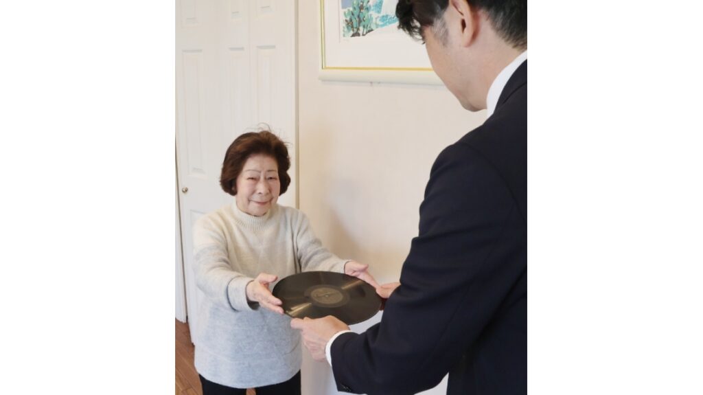 【動画】90年前の「大分県行進曲」レコードを大分合同新聞社に寄贈 作詞者の親族「故郷で引き継いで」 – 大分のニュースなら 大分合同新聞プレミアムオンライン Gate 【動画】90年前の「大分県行進曲」レコードを大分合同新聞社に寄贈 作詞者の親族「故郷で引き継いで」 - 大分のニュースなら 大分合同新聞プレミアムオンライン Gate