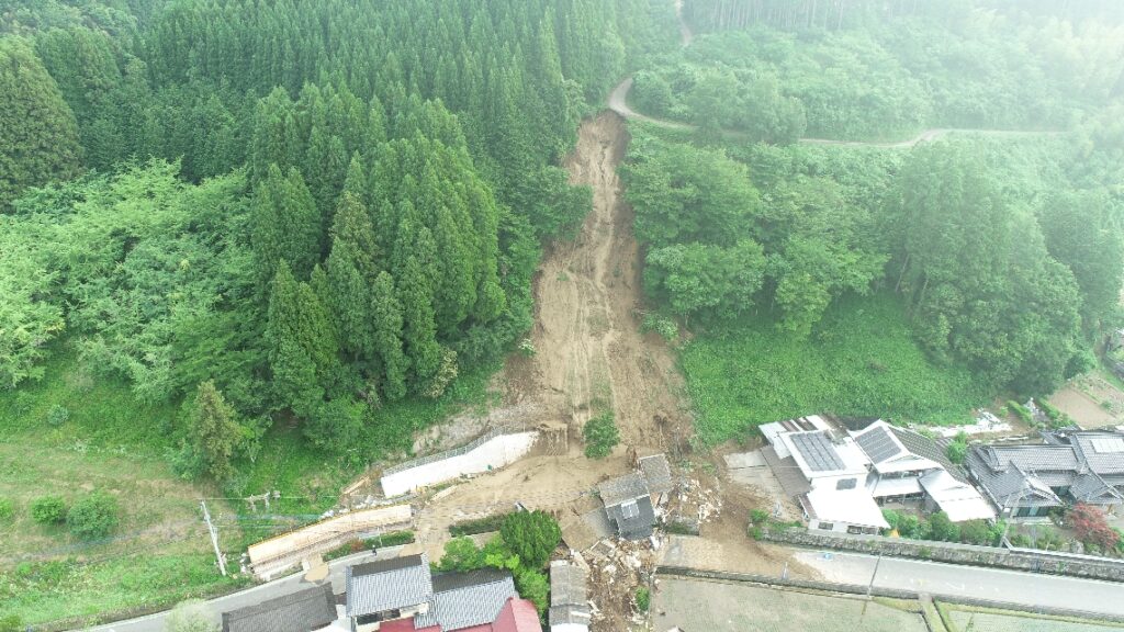 九重町の土砂崩れ、県が現場調査開始 – 大分のニュースなら 大分合同新聞プレミアムオンライン Gate 九重町の土砂崩れ、県が現場調査開始 - 大分のニュースなら 大分合同新聞プレミアムオンライン Gate