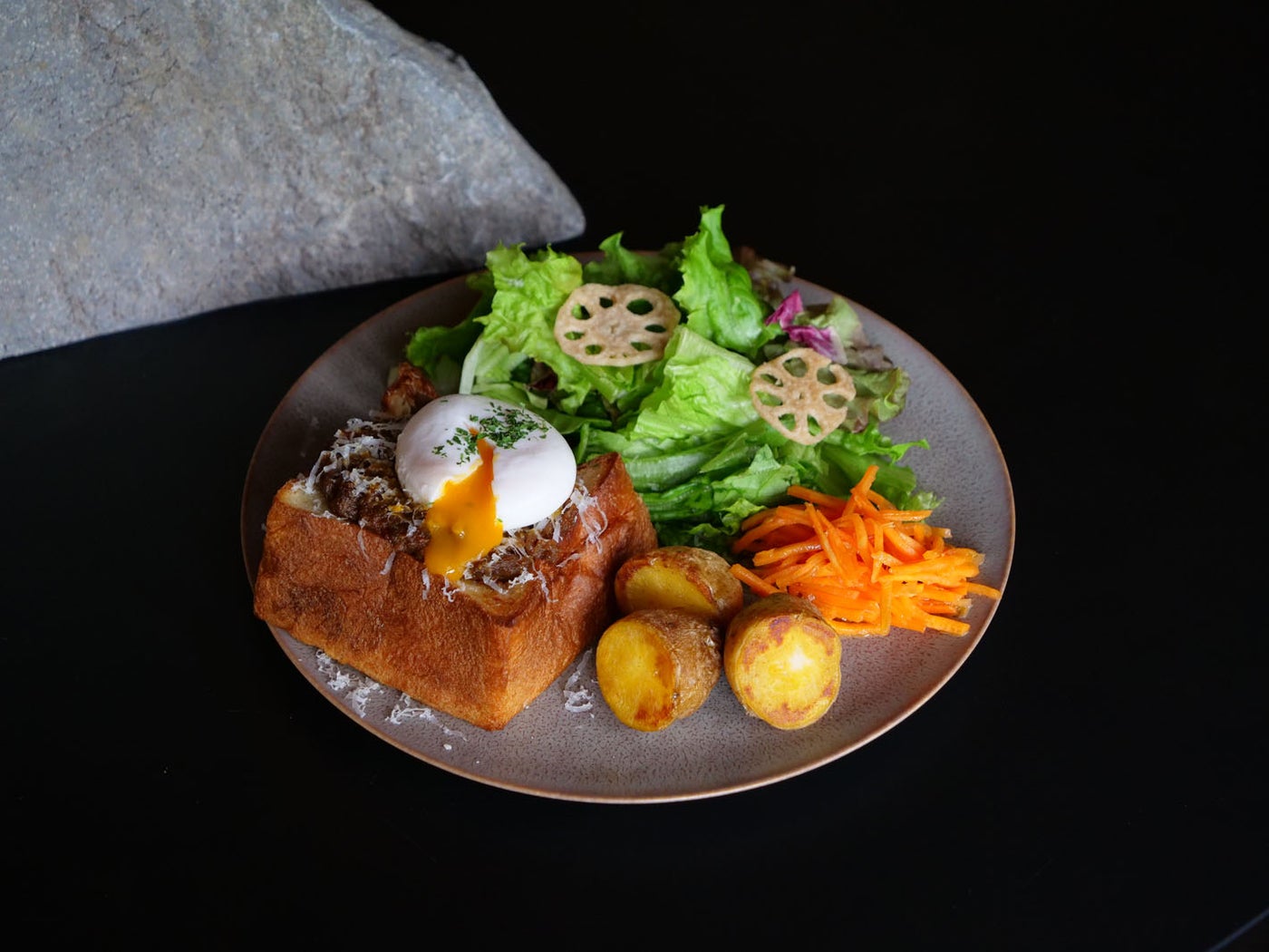 自家製近江牛カレームートースト（提供画像）