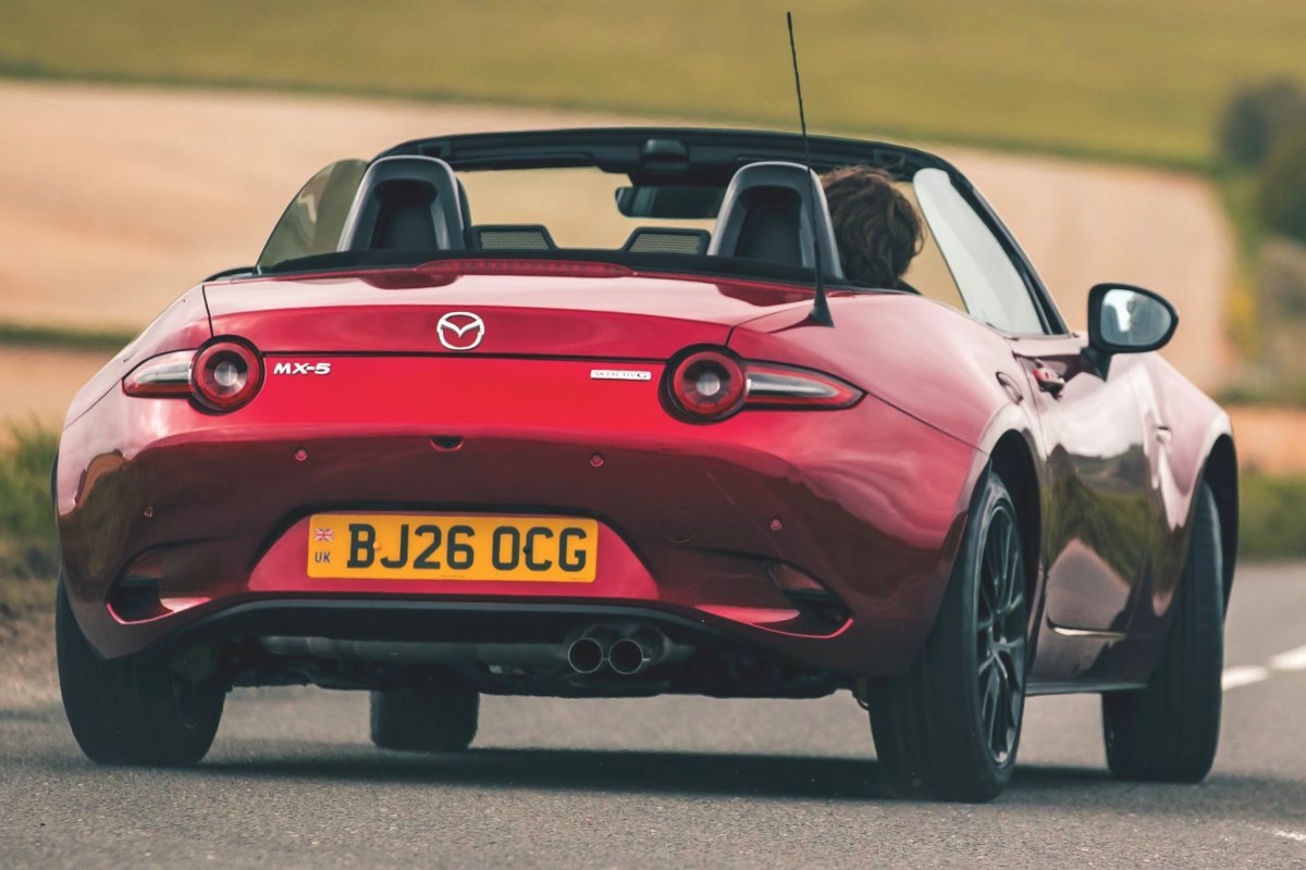 マツダMX-5（ロードスター） 2.0スカイアクティブG 184ホムラ（英国仕様）