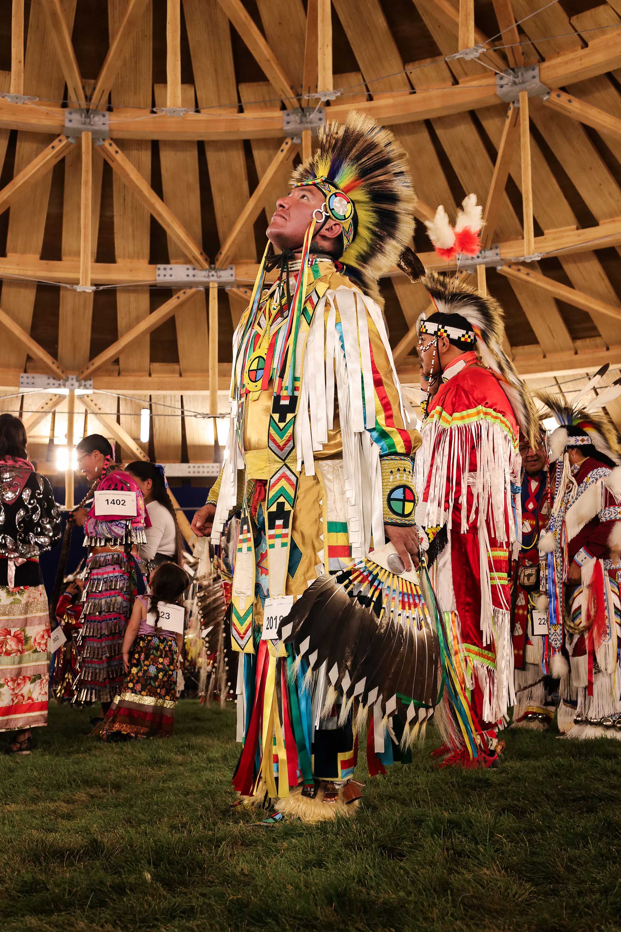 〈マスコペトゥング・パウワウ・アーバー（Muscowpetung Powwow Arbour）〉リチャード・クローカー（Richard Kroeker）オックスボウ・アーキテクチャー（Oxbow Architecture）