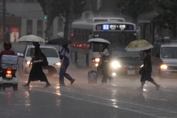 住民「大雨に敏感になっている」沖縄本島各地で土砂崩れや道路冠水 15日の警報