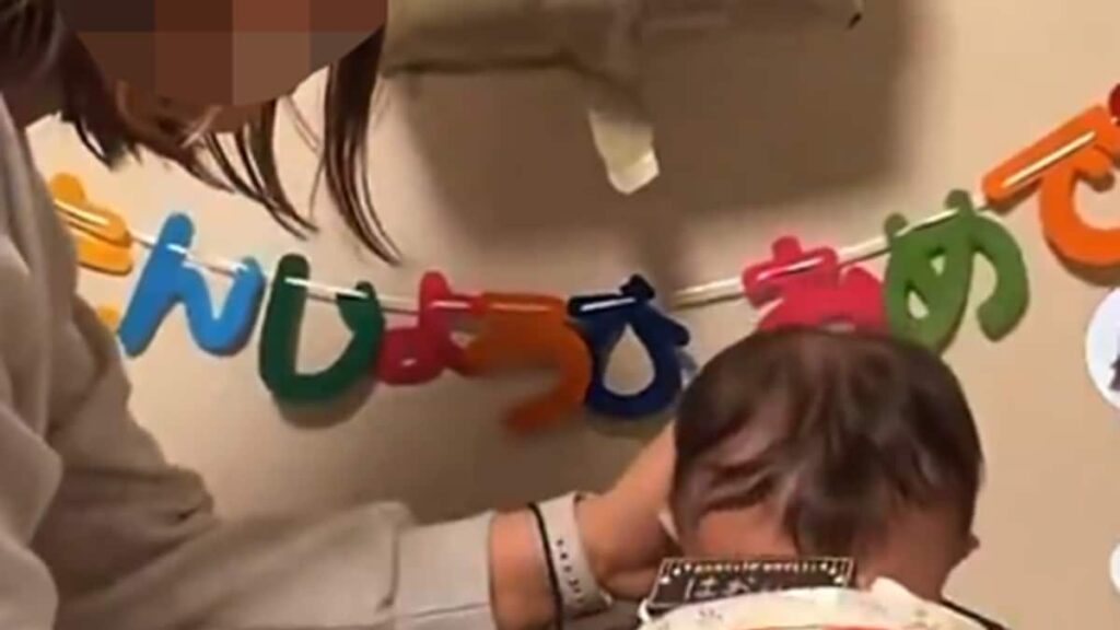 ケーキに幼児の顔を無理やり押しつける動画、福岡県に「虐待」疑う電話・メール200件 – 産経ニュース ケーキに幼児の顔を無理やり押しつける動画、福岡県に「虐待」疑う電話・メール200件 - 産経ニュース