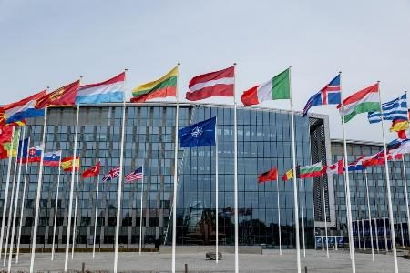 ウクライナに新軍事支援13兆円 NATOが検討、米メディア報道