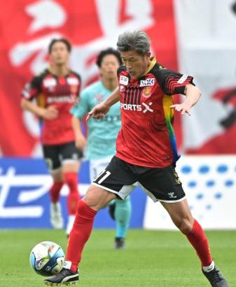 カズ、J公式戦の最年長更新 59歳3カ月12日で先発出場