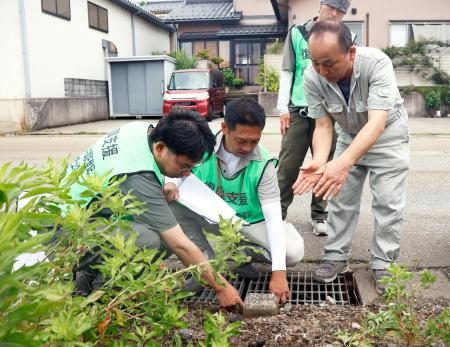 能登地震液状化の土地で境界調査 石川・内灘、住民が現地立ち会い