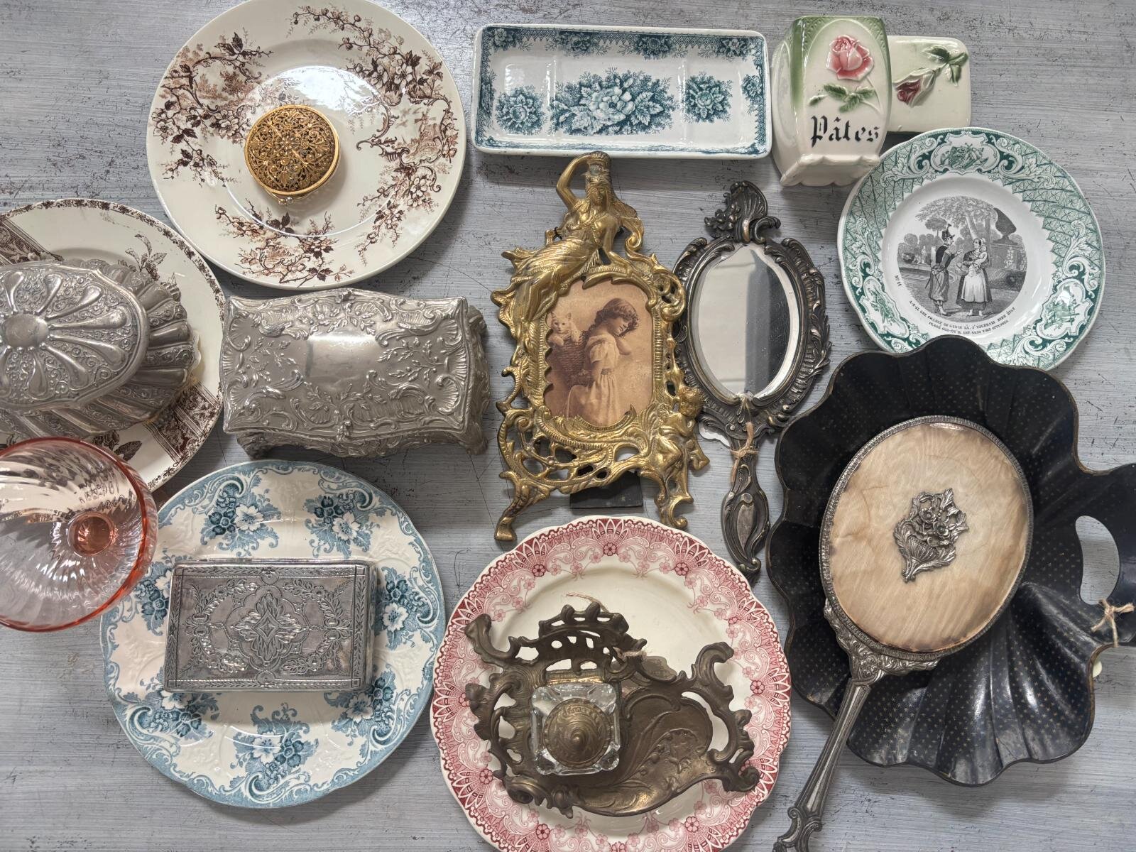 Antique La Blanche