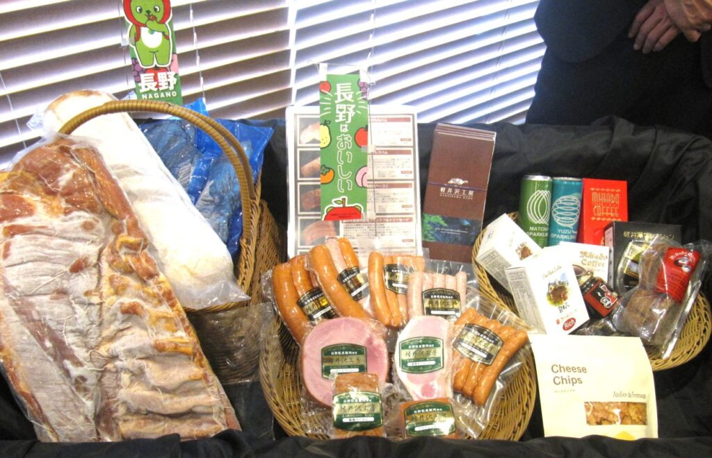 信州ハム・軽井沢工房が長野駅ビルのMIDORI 長野店をリニューアル、長野県産豚肉を使ったハムソーで「長野駅で味わう軽井沢の食文化」を発信 – エキサイトニュース 信州ハム・軽井沢工房が長野駅ビルのMIDORI 長野店をリニューアル、長野県産豚肉を使ったハムソーで「長野駅で味わう軽井沢の食文化」を発信 - エキサイトニュース