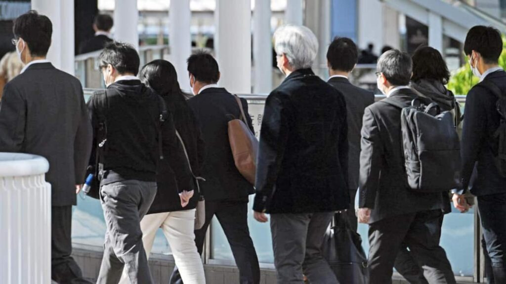 夏の賞与、予想額は55万円で理想額と大幅な差 正社員の4割が賞与の少なさで転職を検討 – 産経ニュース 夏の賞与、予想額は55万円で理想額と大幅な差 正社員の4割が賞与の少なさで転職を検討 - 産経ニュース