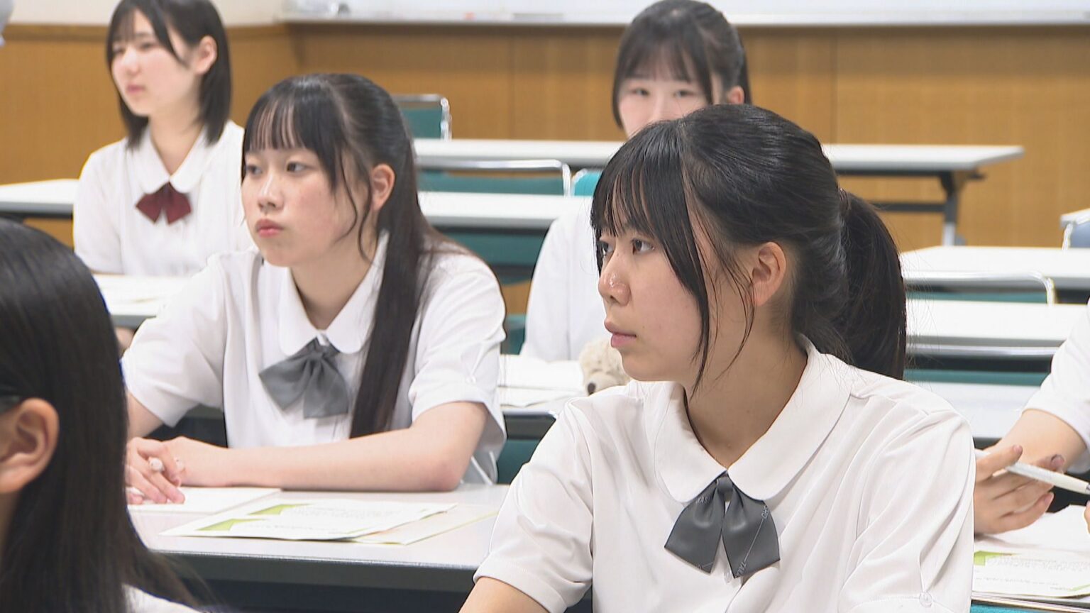 高校生に更生支援などについての出前授業 学んだ知識を書道作品制作につなげる 高松市 | KSBニュース | KSB瀬戸内海放送 高校生に更生支援などについての出前授業 学んだ知識を書道作品制作につなげる 高松市 | KSBニュース | KSB瀬戸内海放送