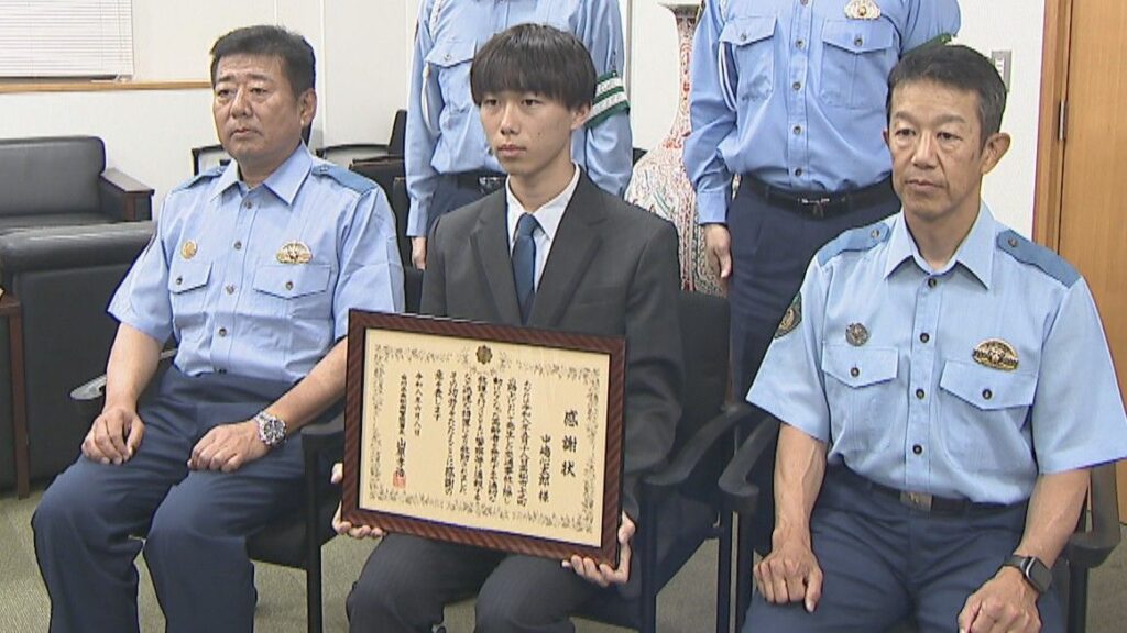 自転車で転倒した90代男性を救助 お手柄の高校生に感謝状 高松市 | KSBニュース | KSB瀬戸内海放送 自転車で転倒した90代男性を救助 お手柄の高校生に感謝状 高松市 | KSBニュース | KSB瀬戸内海放送