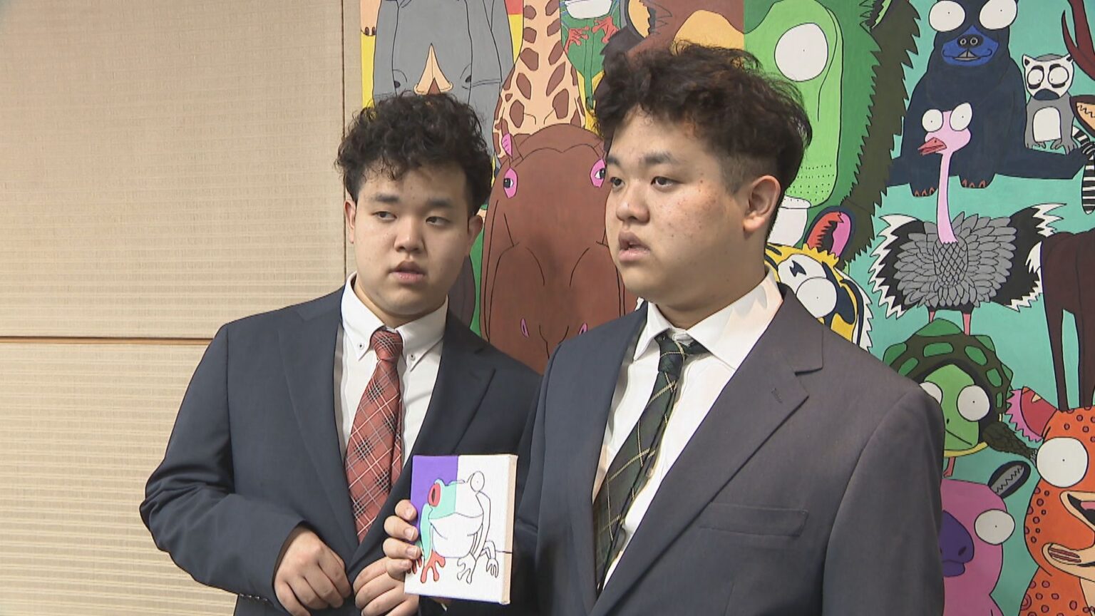 自閉スペクトラム症の双子アーティストが知事に活動報告「いっぱい動物を描きます」 香川 | KSBニュース | KSB瀬戸内海放送 自閉スペクトラム症の双子アーティストが知事に活動報告「いっぱい動物を描きます」 香川 | KSBニュース | KSB瀬戸内海放送
