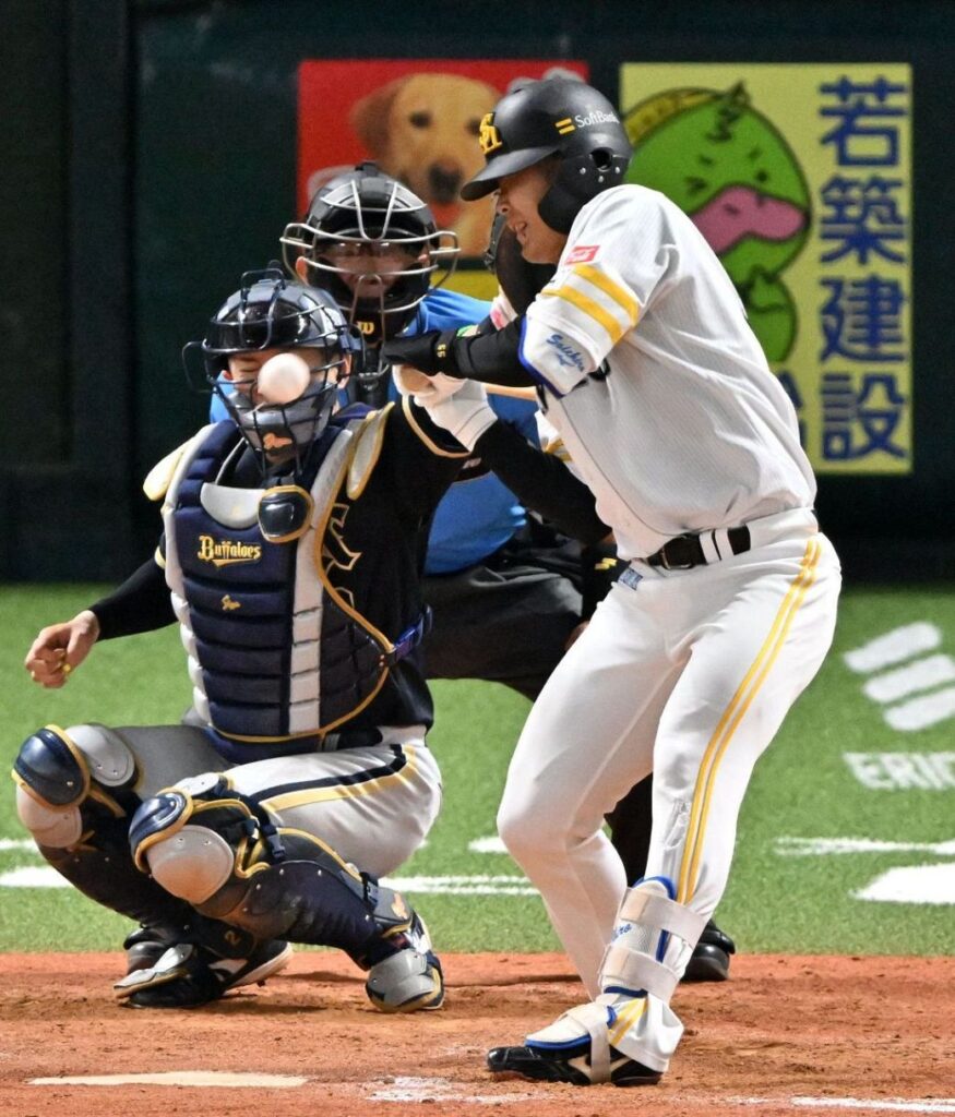 ソフトバンク石塚綜一郎が顔面に死球受け担架で運ばれる 球場騒然でオリックス・マチャドは危険球退場 – 西スポWEB OTTO! ソフトバンク石塚綜一郎が顔面に死球受け担架で運ばれる 球場騒然でオリックス・マチャドは危険球退場 - 西スポWEB OTTO!