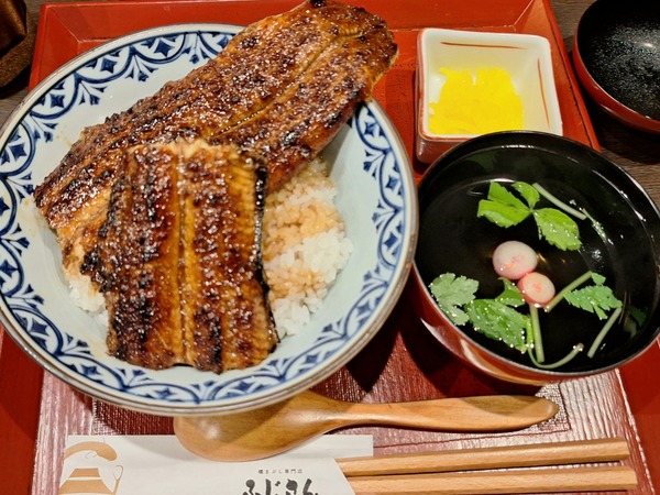 富山市元町にオープンしたうなぎ屋さん『炭焼うなぎ ふじさん 富山店』で『うな丼いちまる』『名古屋名物ひつまぶし上』食べてみた。 : とやま速報 ふじさん食レポ1