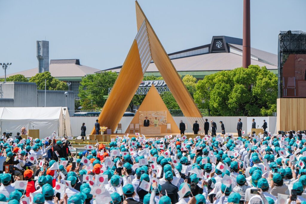 愛媛発・矢野青山の挑戦06：愛媛らしさ全開のCLT仮設建築、「第76回全国植樹祭お野立所」／矢野青山建築設計事務所 | BUNGA NET
