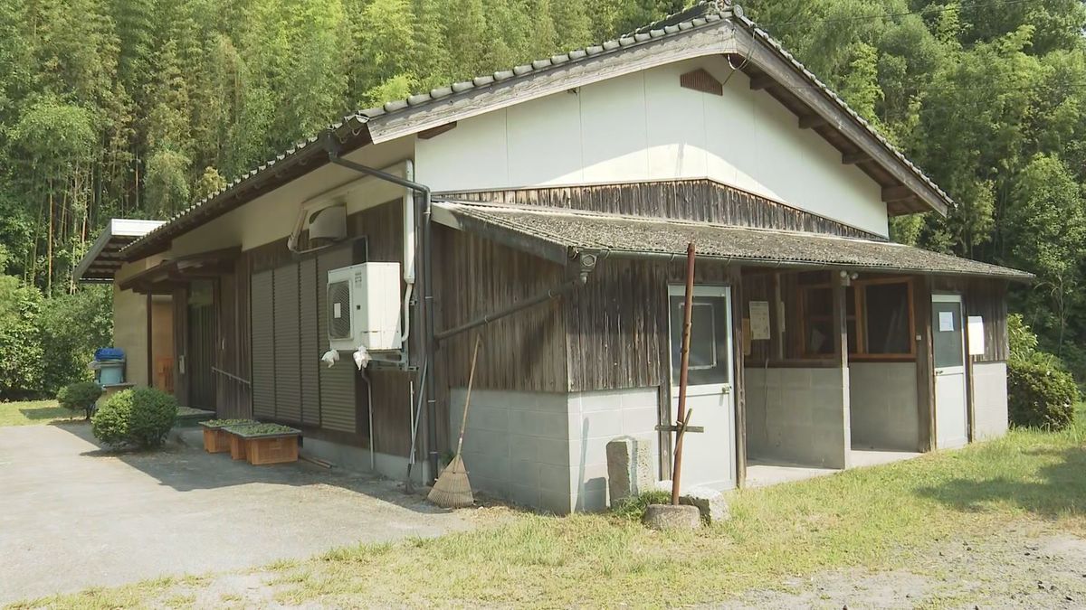 柳井市で児童が乗ったマイクロバスが公会堂に接触し児童1人が軽いケガ
