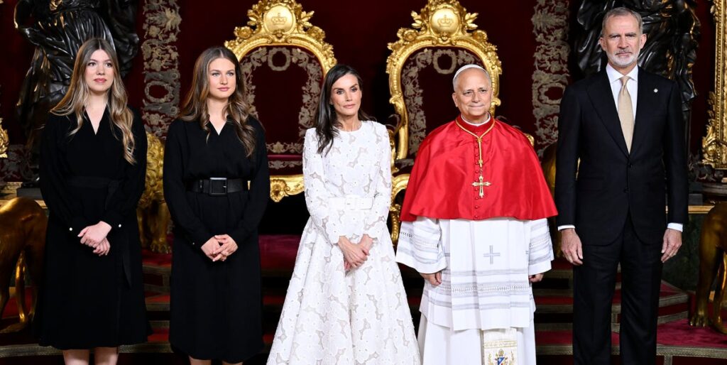 スペインのレティシア王妃、ローマ教皇を白のドレスで歓迎　サグラダ・ファミリア完成ミサも間もなく開催 | カルチャー | ELLE ［エル デジタル］