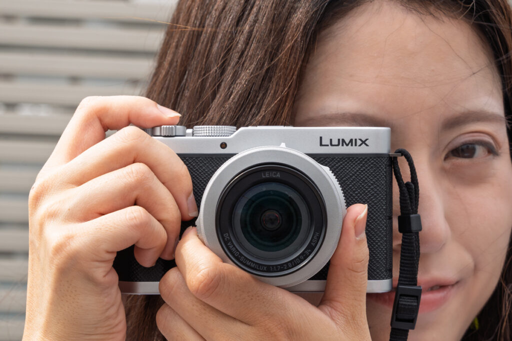 新たな高級コンパクト、LUMIX「L10」は画作り自在なスナップカメラだった 明るいズームやメカっぽい操作感も好感 – ITmedia 新たな高級コンパクト、LUMIX「L10」は画作り自在なスナップカメラだった 明るいズームやメカっぽい操作感も好感 - ITmedia
