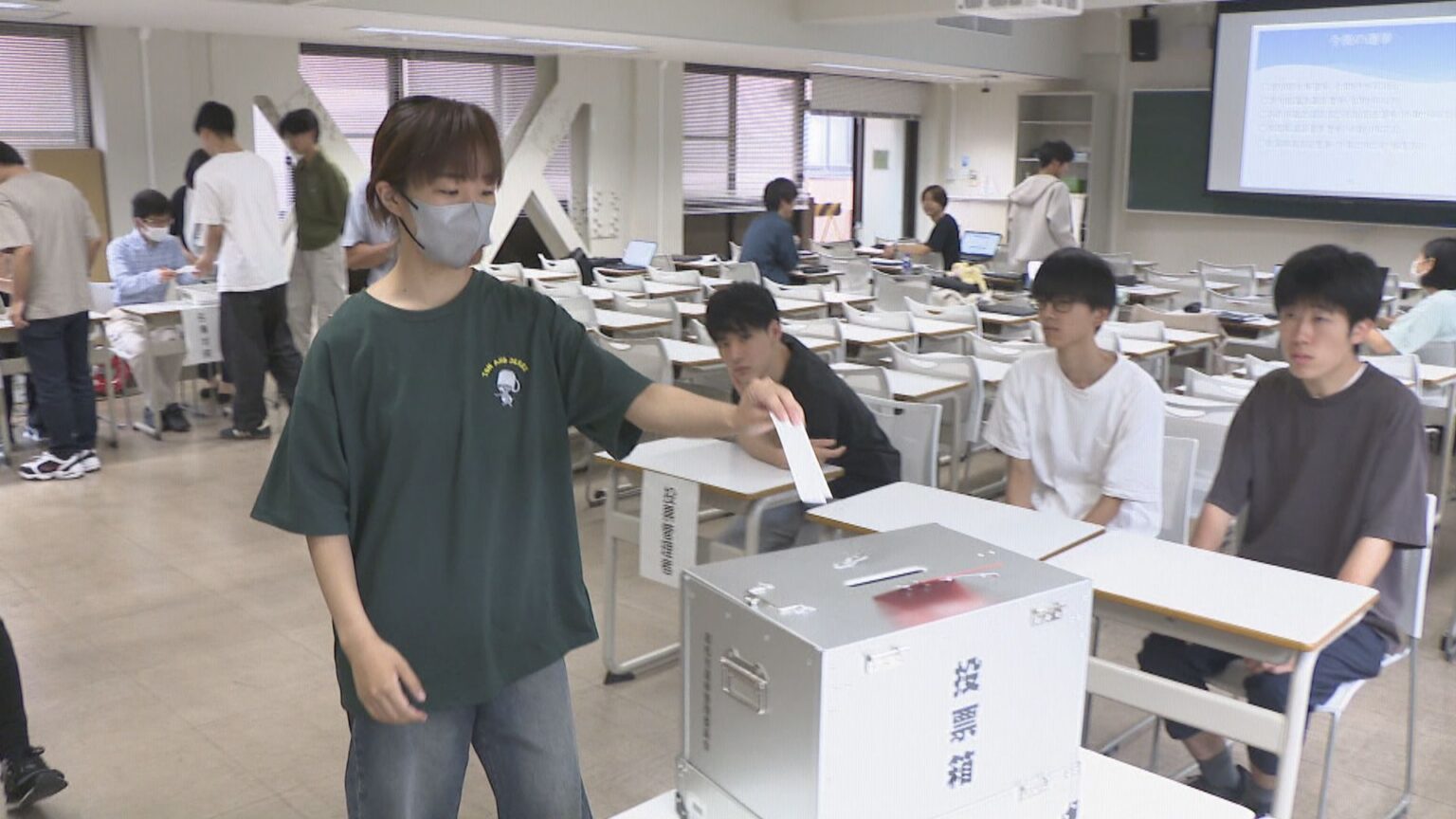 香川大学で模擬選挙の授業 投票所設営や投開票作業を体験 8月には県知事選 | KSBニュース | KSB瀬戸内海放送 香川大学で模擬選挙の授業 投票所設営や投開票作業を体験 8月には県知事選 | KSBニュース | KSB瀬戸内海放送