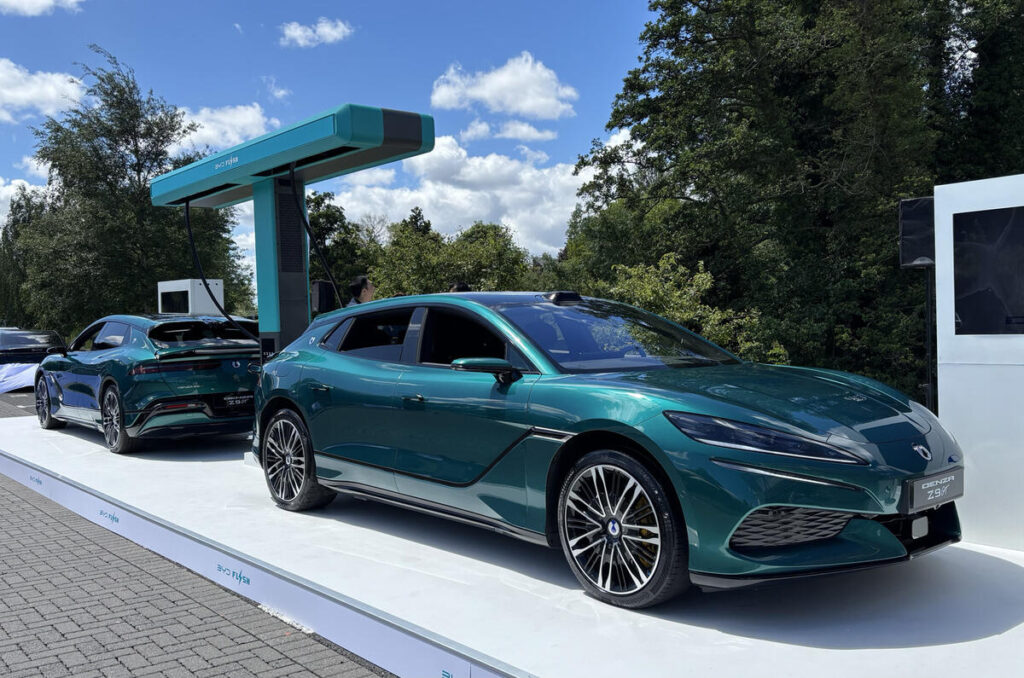 テスラ・スーパーチャージャーに対抗 BYDが英国で1500kW超急速充電器「フラッシュ」展開 他社より高出力&低価格? | AUTOCAR JAPAN デンツァZ9 GT