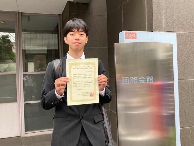 材料科学プログラム博士前期課程1年の羽鳥統吾さんが、エレクトロニクス実装学会、回路・実装設計技術委員会奨励賞を受賞しました | 国立大学法人群馬大学